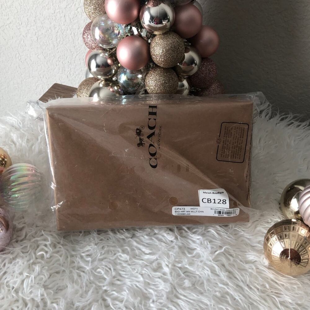 New Coach Boxed Mini Wallet On A Chain In Signature Canvas With Heart Print - Picture 6 of 12